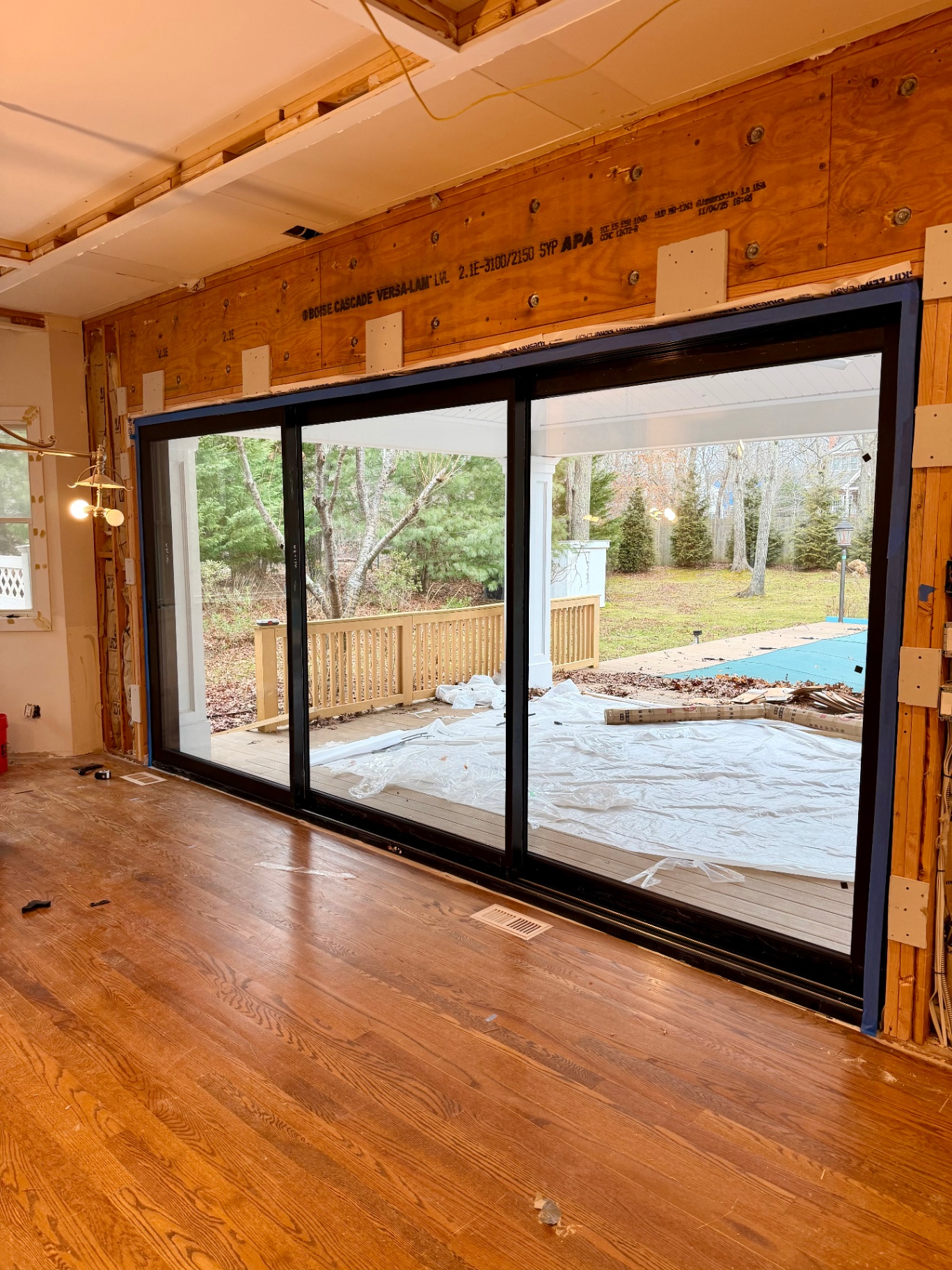 East Hampton residence with a 16-foot 3-panel multi-slide modern glass door