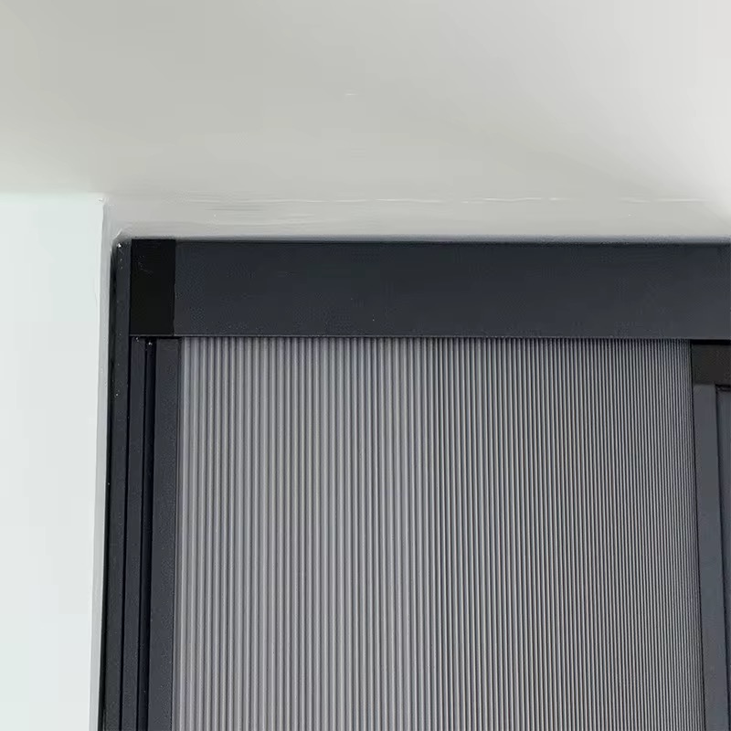 Retractable screen top rail detail